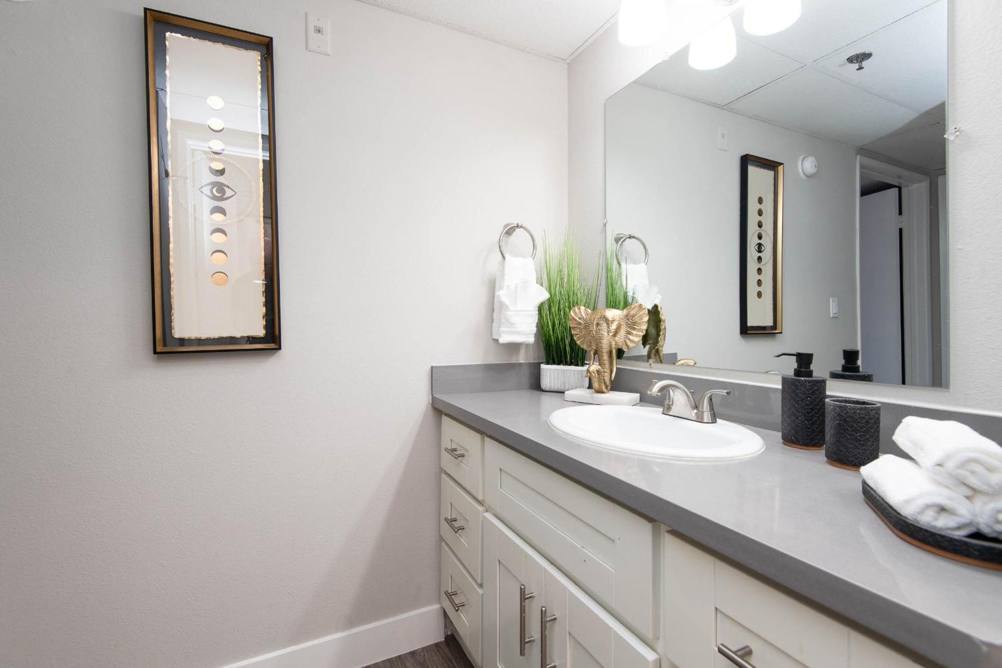 Luxury One Bedroom Apartments Free Parking&Pool ロサンゼルス エクステリア 写真