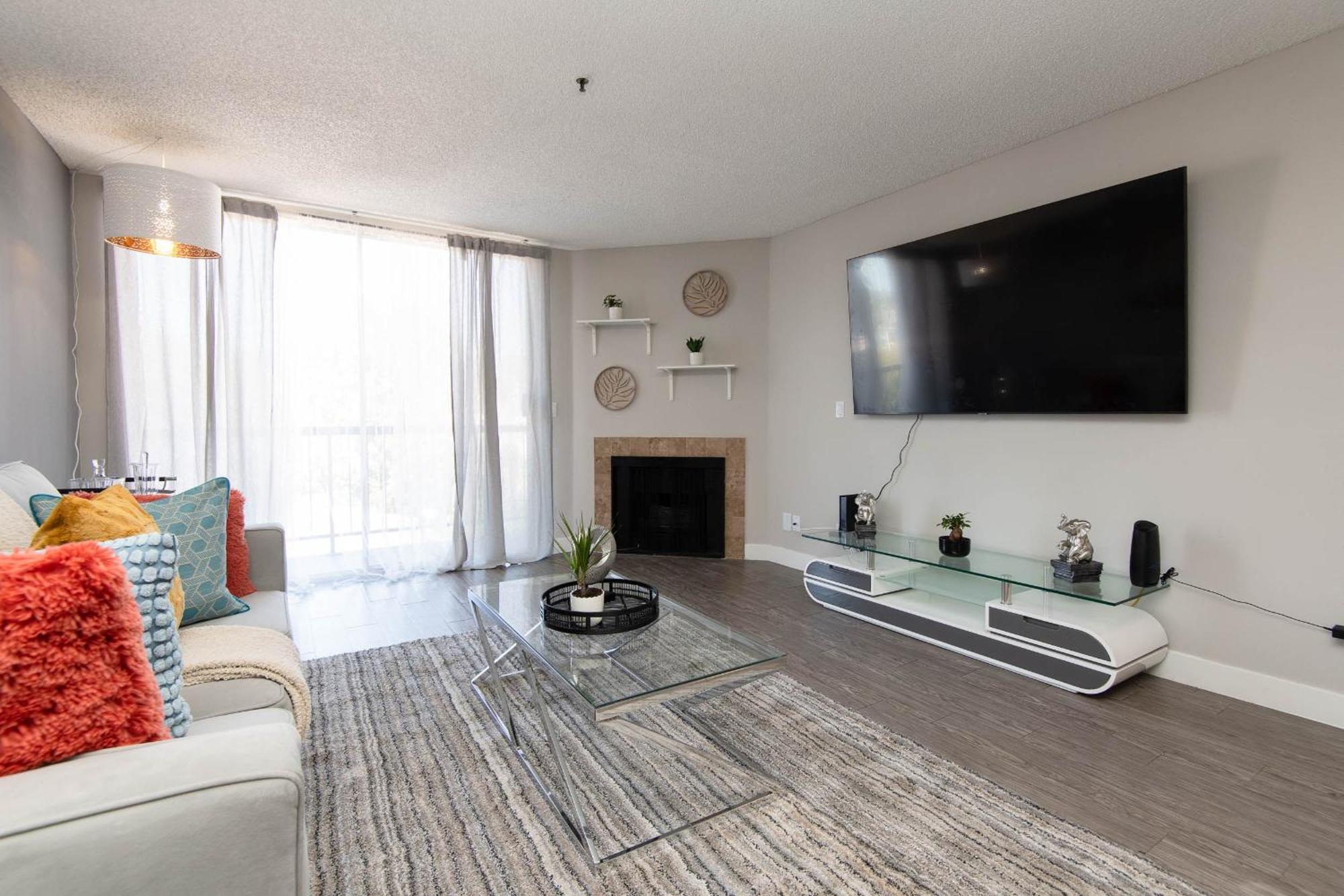 Luxury One Bedroom Apartments Free Parking&Pool ロサンゼルス エクステリア 写真
