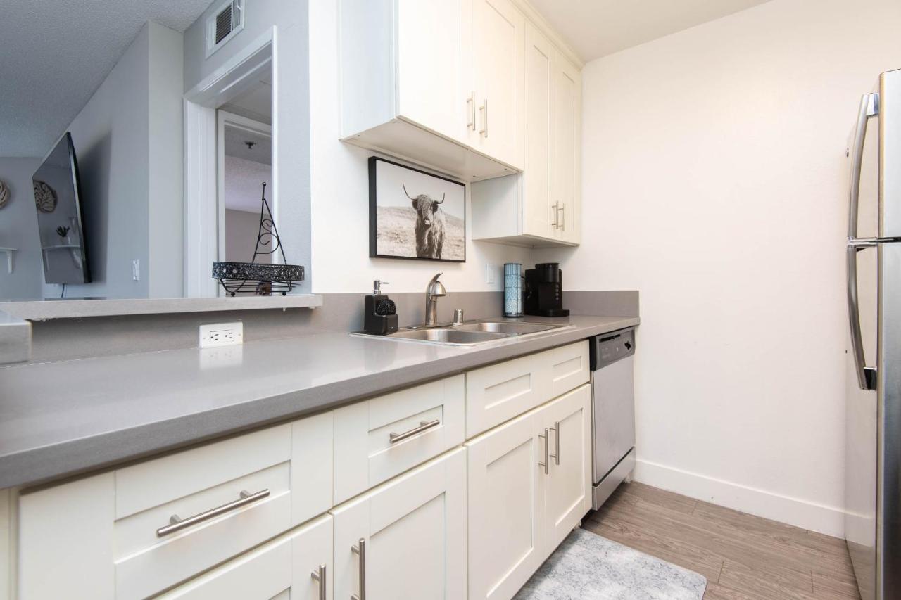 Luxury One Bedroom Apartments Free Parking&Pool ロサンゼルス エクステリア 写真
